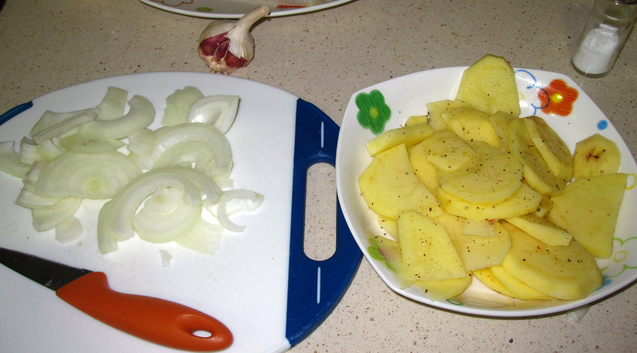 cortar patatas y cebolla
